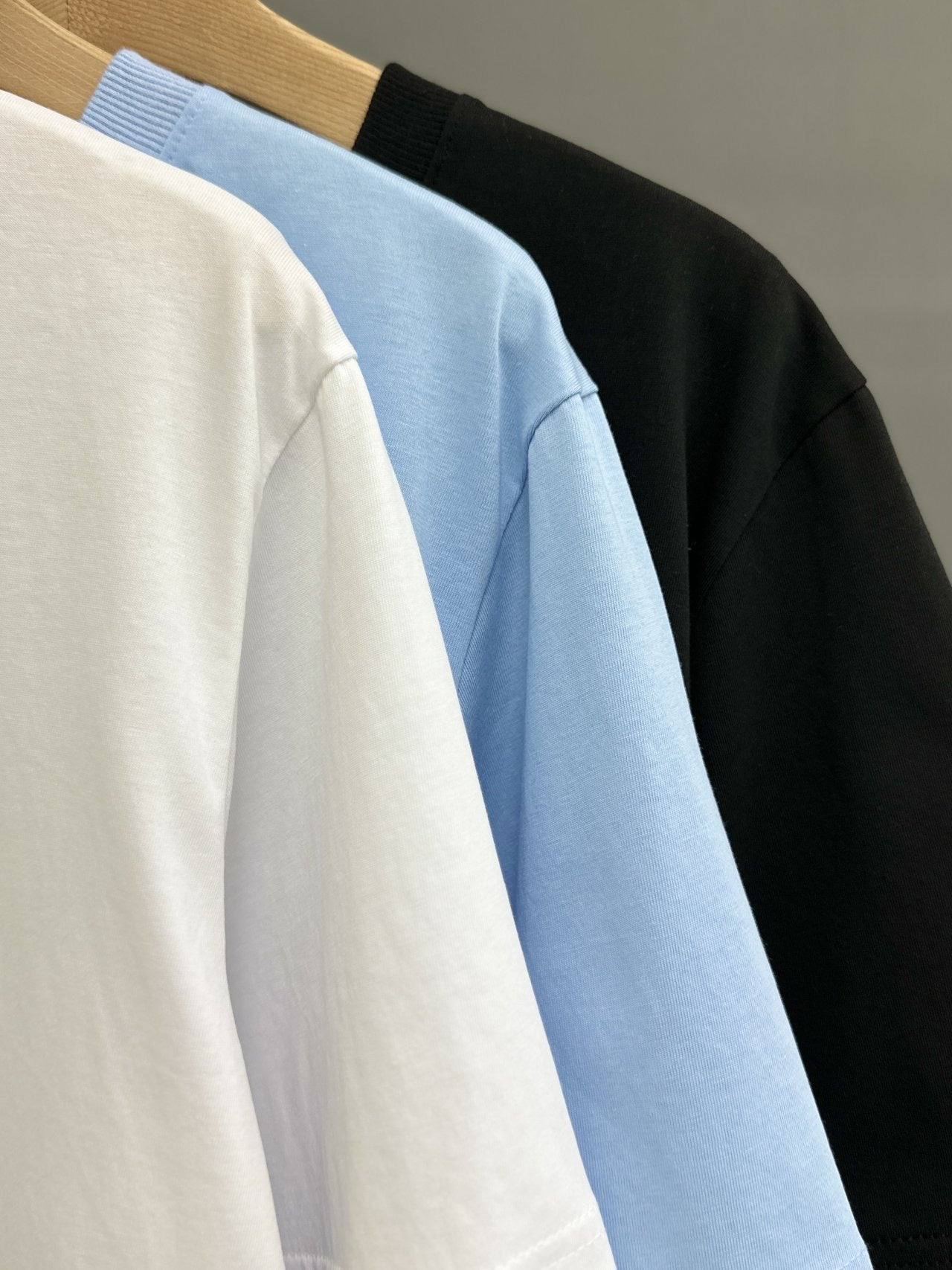 멜 자수 반팔티 (Mel Embroidered T-Shirt)