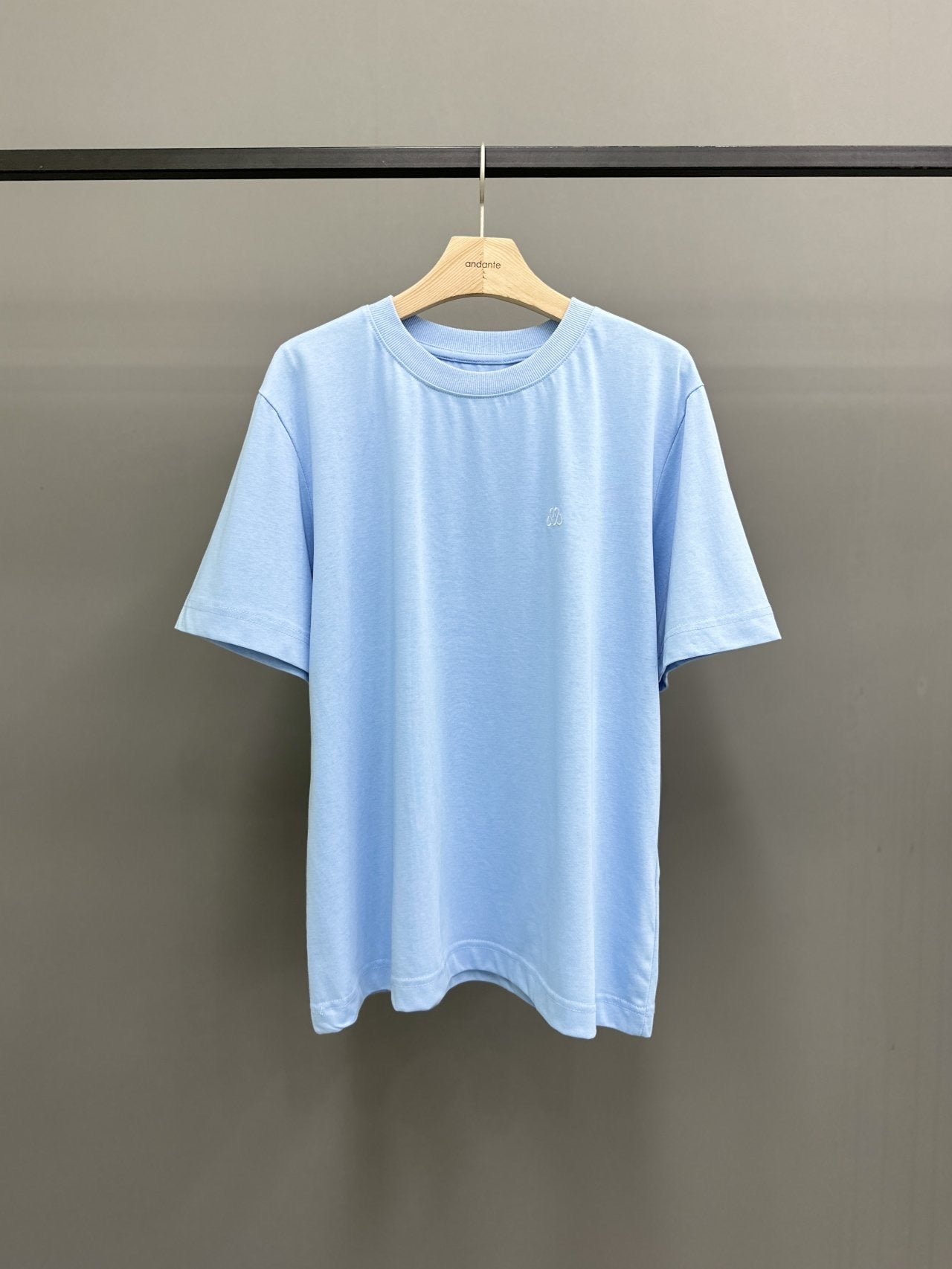 멜 자수 반팔티 (Mel Embroidered T-Shirt)